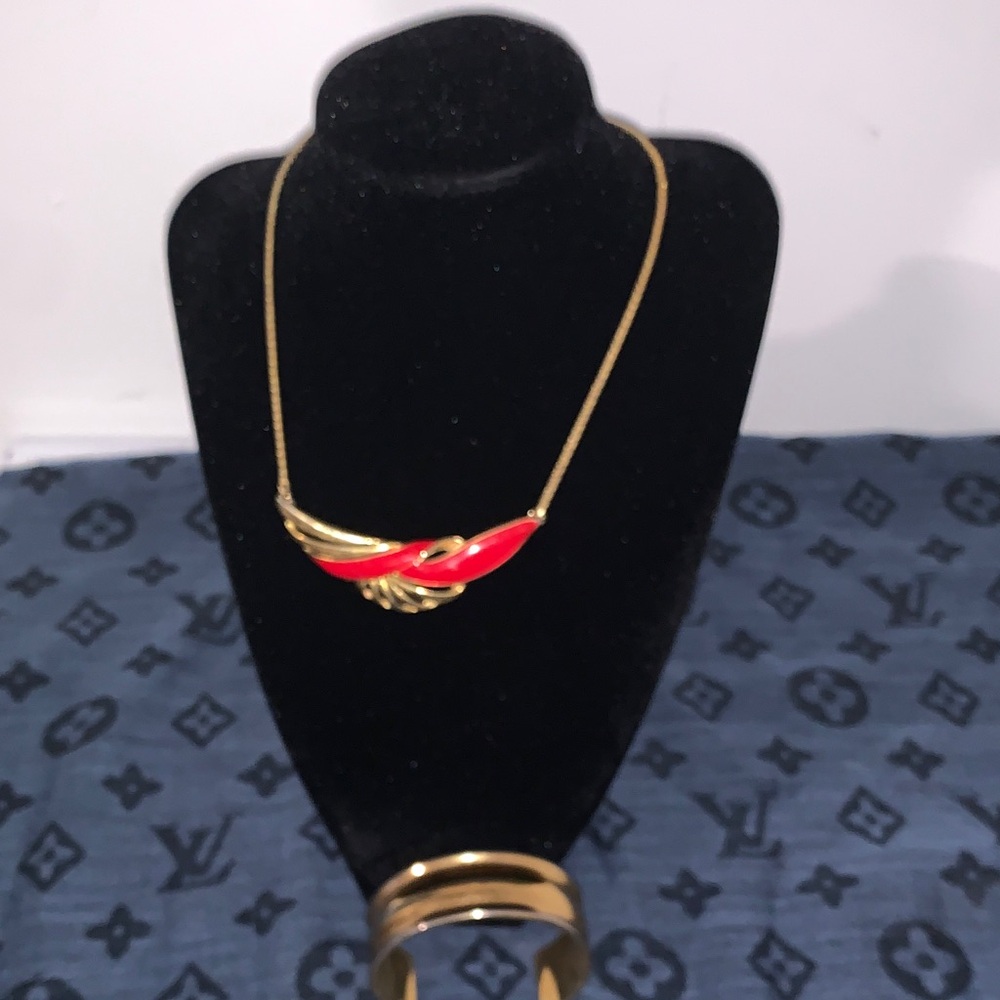 Elegant Red and Gold Necklace/ bracelet set